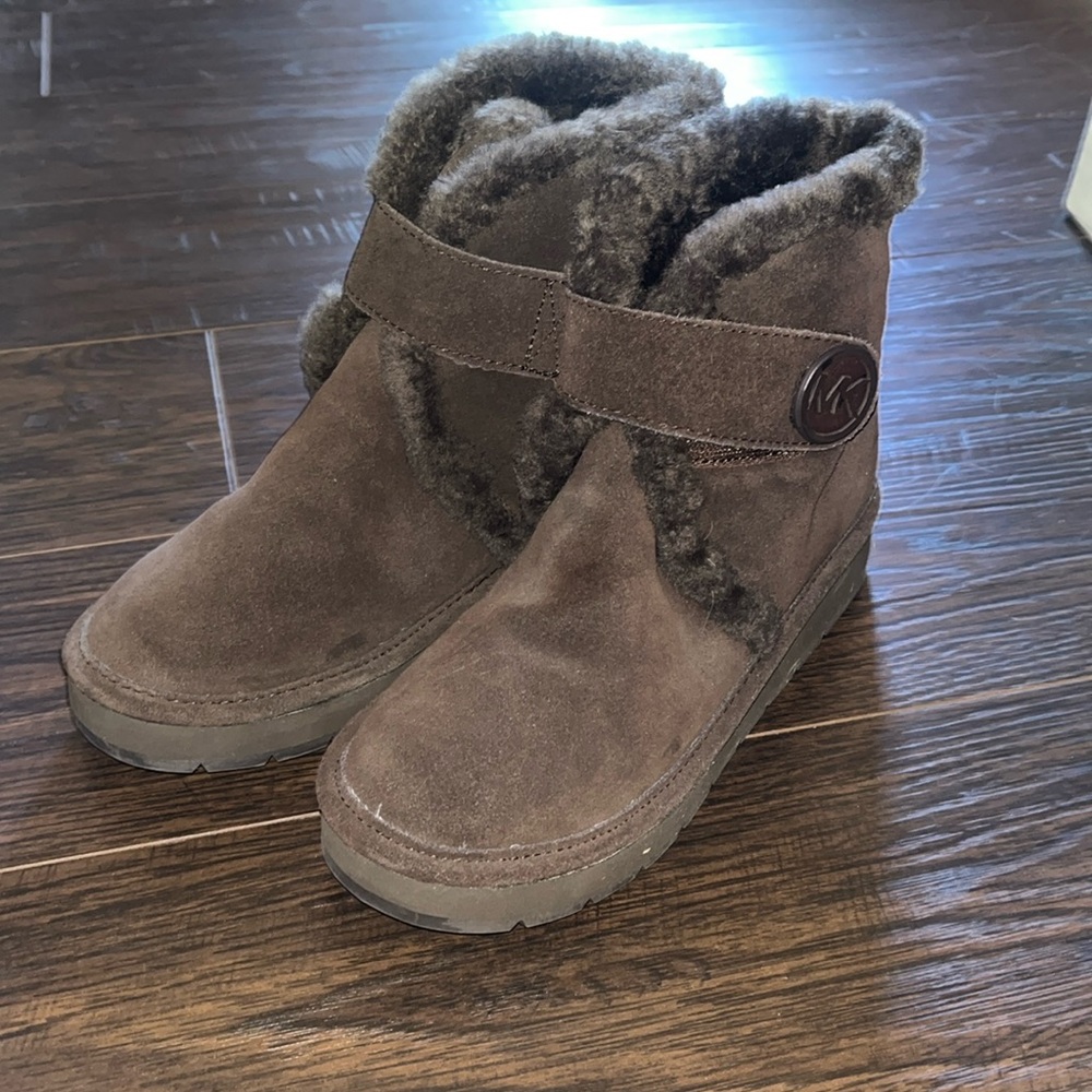 MK Brand Ugg style boots brown size 6.5